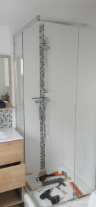 Photo de galerie - Installation cabine de douche d'angle 