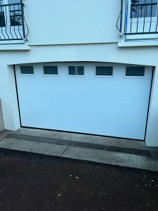 Photo de galerie - Pose d’une porte de garage sectionnelle 