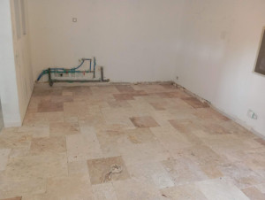 Photo de galerie - Pose de travertin dans une cuisine 