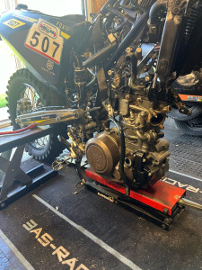 Photo de galerie - Démontage et ouverture d’un moteur de husqvarna 701 pour remplacement du pignon de 3eme