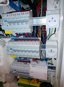 Photo de galerie - Changement disjoncteur pc de courant de 20 A  dans le , tableau électrique  .