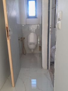 Photo de galerie - Instalation toilette suspendu 