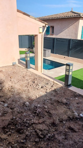 Photo de galerie - Pose de travertin sur plage piscine 