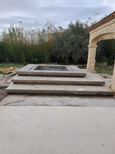 Photo de galerie - Réalisation gros oeuvre d un jacuzzis sur Arles 
