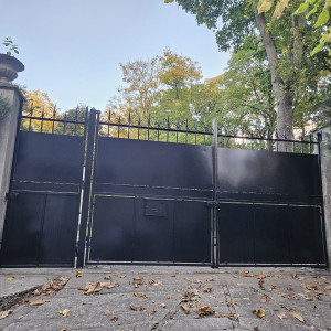 Photo de galerie - Peinture sur portail fini 
a Aix-en-Provence 