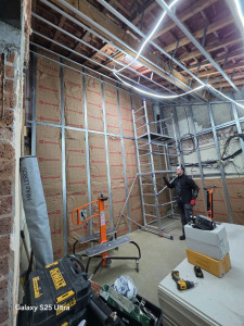 Photo de galerie - Installation structure du laine roche et plafond    