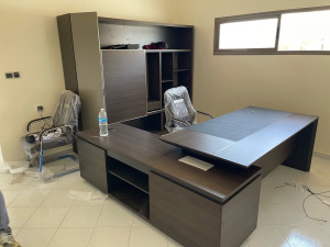 Photo de galerie - Montage bureau professionnel avec chaise présidente 