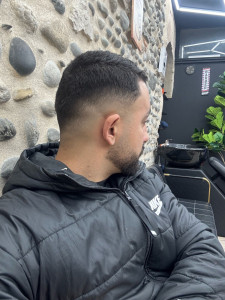 Photo de galerie - Client entièrement satisfait de la prestation, tant sur la qualité du dégradé que sur la finition globale.