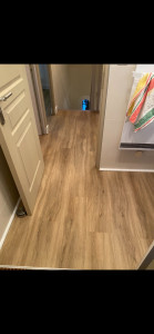 Photo de galerie - Pose parquet dans totalité de l’étage avec continuité dans des pièces. Pas de raccords avec des barres de seuils entre les différentes pièces. 