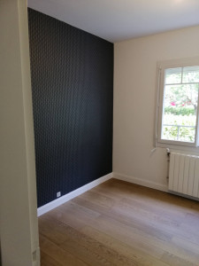 Photo de galerie - Parquet/tapisserie/peintures