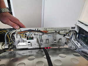 Photo de galerie - Remplacement de la carte de puissance d’un sèche linge Electrolux 
