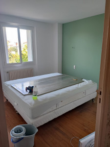 Photo de galerie - Suite photo dégât des eaux , terminé !!!!
detapissage, ratissage des murs et mise en peinture 2 teinte 