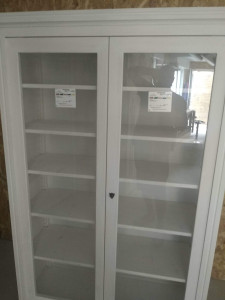 Photo de galerie - Fabrication vitrine en pin