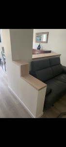Photo de galerie - Réalisation d’un habillage bois sur muret intérieur