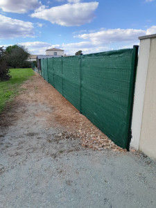Photo de galerie - Pose clôture rigide  et brise vue 