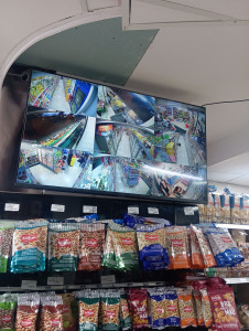 Photo de galerie - Installation des caméras de surveillance