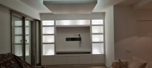 Photo de galerie - Création d'un meuble bibliothèque sur mesure avec TV incorporée et éclairage Leds 