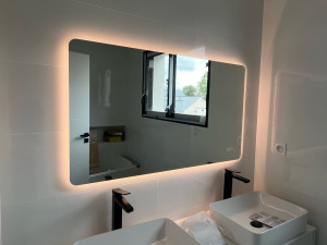 Photo de galerie - Montage de miroir de salle de bain