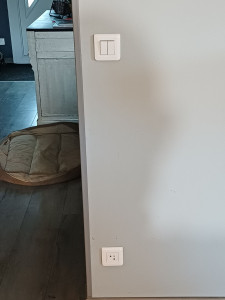 Photo de galerie - Pose et raccordement interrupteur,  prise de courant. 