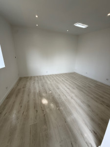 Photo de galerie - Renforcement des murs, réfection complète de la toiture, changement de la porte, dalle coulée au sol, isolation du sol au plafond, placo, bandes, peinture, pose du parquet, et toute l’électricité refaite entièrement