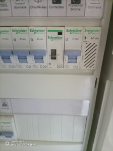 Photo de galerie - Remplacement de disjoncteur sur compteur électrique 