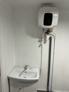 Photo de galerie - Lavabo+ petit chauffe-eau