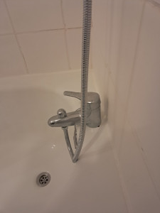 Photo de galerie - Fixation  de mitigeur bain douche 