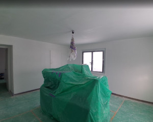 Photo de galerie - Réalisation de peinture intérieure avec finition soignée et travail propre.2