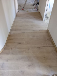 Photo de galerie - Je suis carreleur PRO de tout type des carreaux et peinture intérieure maison et et poseur de toile de verre papier décoration