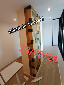 Photo de galerie - Pose de papier peint avec raccord. 