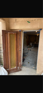 Photo de galerie - Dépose d’une ancienne porte d’entrée plus pose d’une nouvelle en applique 