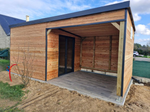 Photo de galerie - Pool house avec partie isolé pour jacuzzi 