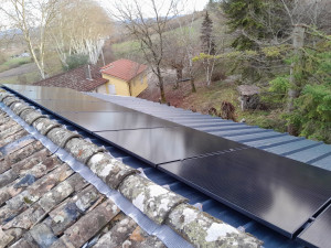 Photo de galerie - Installation photovoltaïque 3KWc mono après réfection de la couverture en bac acier faite par nos soins