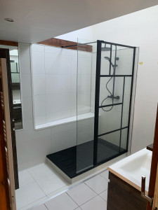 Photo de galerie - Remplacement d’une baignoire par un douche 80x140 plus réfection sol et mur