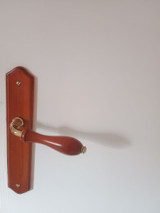 Photo de galerie - Serrure porte chambre ,salon 