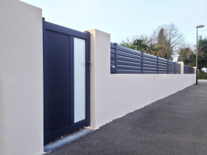 Photo de galerie - Mur de clôture et portillon