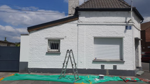 Photo de galerie - Facade fini , rebouchage des joins et peinture 