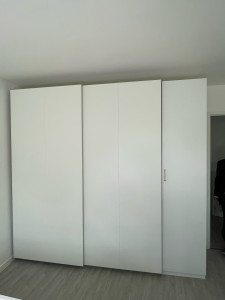 Photo de galerie - Dressing avec des portes coulissantes 