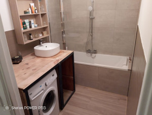 Photo de galerie - Refaire une douche complète Sol parquet peinture les plaque pvc o Mur binoiar parois douchette 