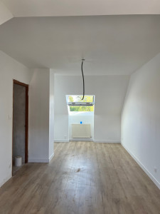 Photo de galerie - Aménagement comble , isolation , placo enduit , peinture , pose de sol et porte intérieur 