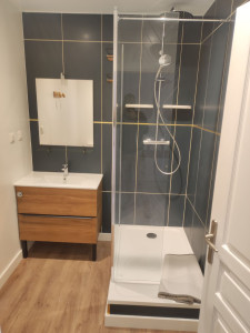 Photo de galerie - Transformation d'un garage en studio ca c'est la salle de bain crée de toute pièce par mes soins 
