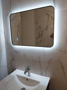 Photo de galerie - Pose miroir radiateur luminaires 