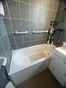 Photo de galerie - Pose d’une nouvelle baignoire avec tablier 