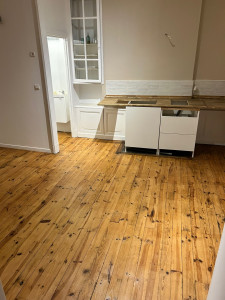 Photo de galerie - Création d’un studio fonctionnel (occupé par locataire) à partir d’un local seul non alimenté. creation de point d’eau ( sdb, cuisine, sanitaire) + installation electrique complete + rénovation des sols, murs.  