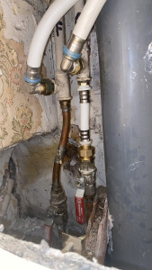 Photo de galerie - Dépannage, remplacement d’un cuivre qui fuit par un multicouche. simple, efficace, rapide 