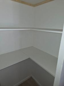 Photo de galerie - Réalisations de petites étagères pour un espace
 vide
