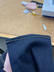 Photo de galerie - Ourlet sur jean/pantalon 