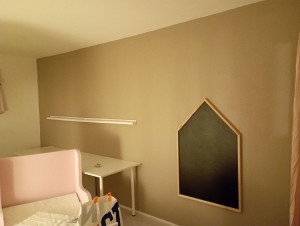 Photo de galerie - Peinture montage bureau est un lit superposé 