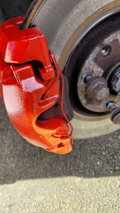 Photo de galerie - Remplacement des disques et plaquettes de frein.