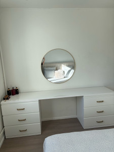 Photo de galerie - Commodes + plateau + miroir Ikea